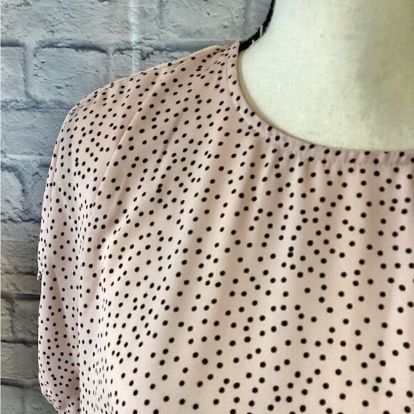 Halogen - Plus Size Lt Pink w/black dots cap sleeve blouse - Picture 2 of 5